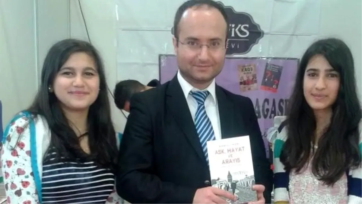 Ramis Çınar Tüyap Kitap Fuarı\'nda Okurlarıyla Buluştu