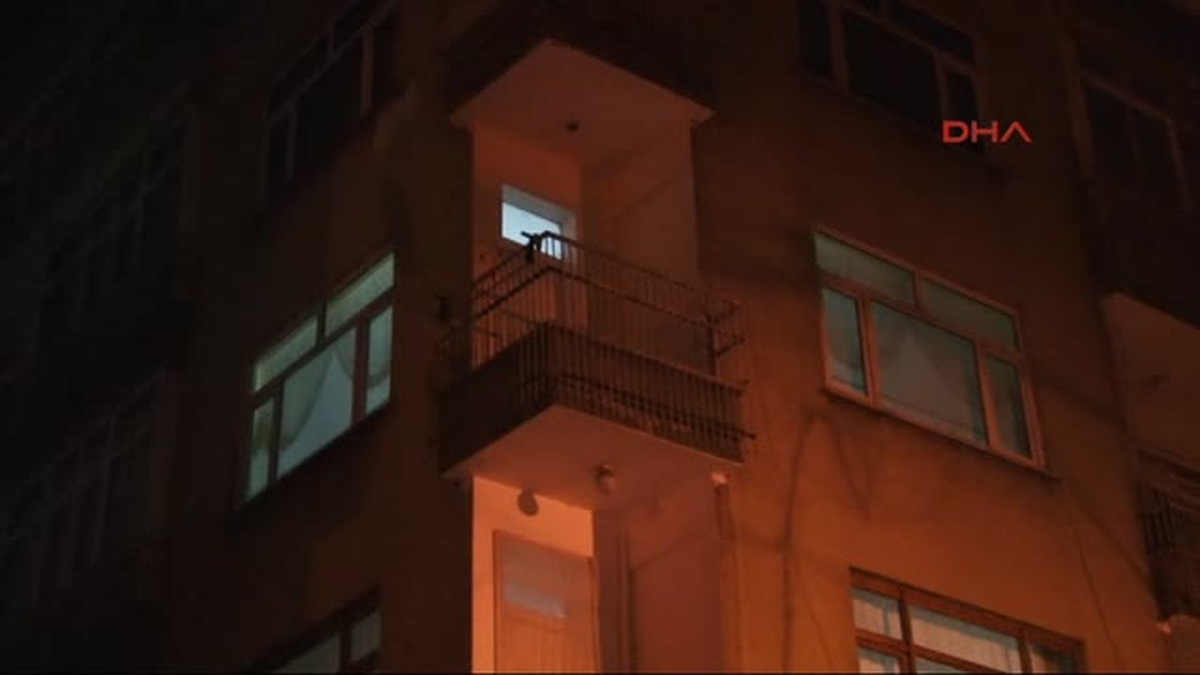 Polis Memuru Kız Arkadaşını Tabancayla Öldürüp İntihar Etti