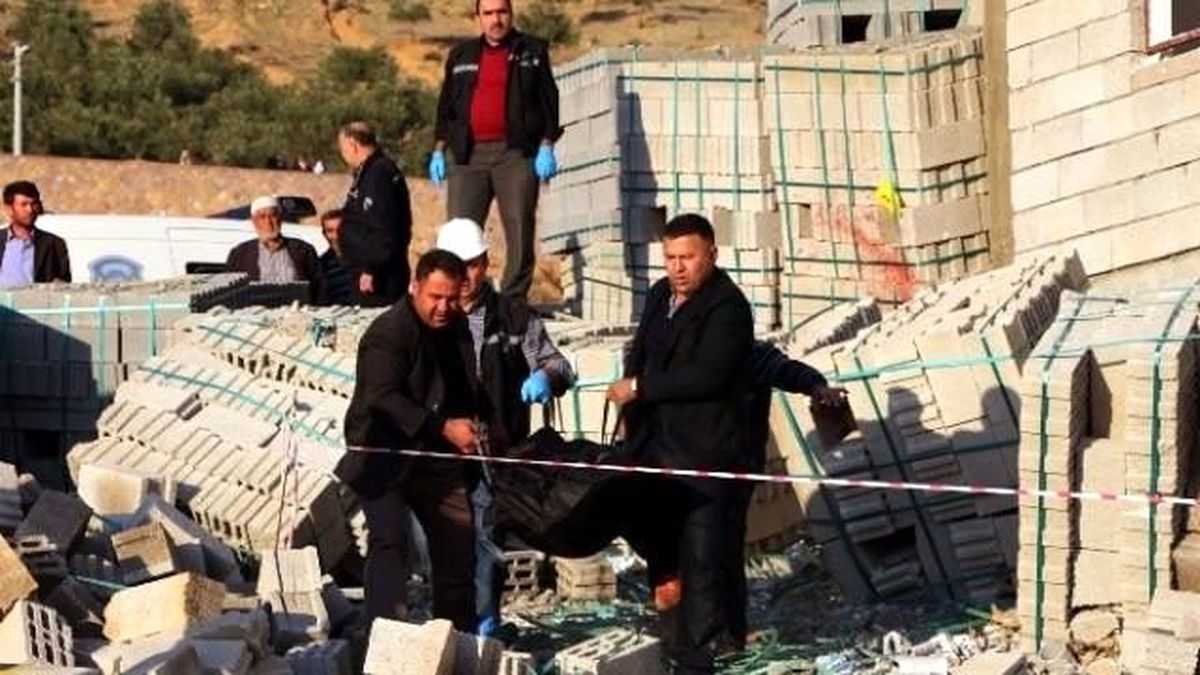 14. Kattan Düşen İşçi Öldü