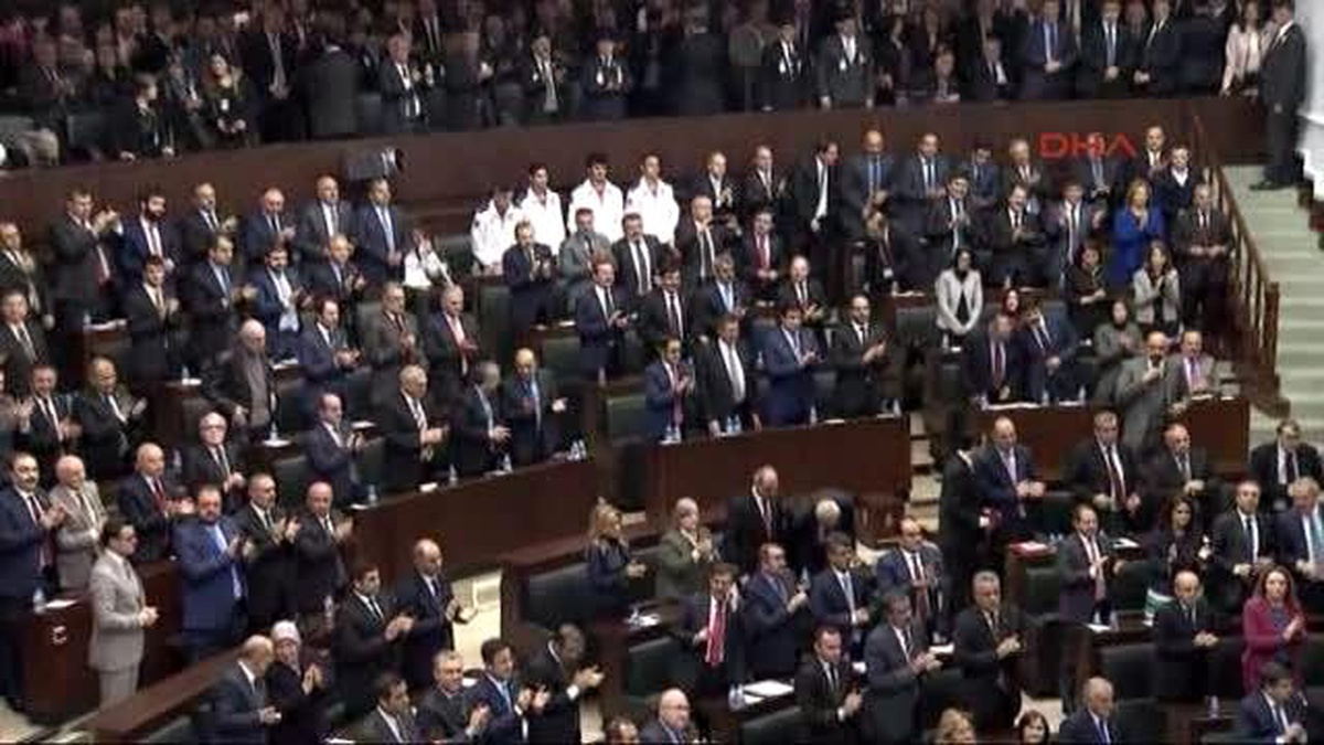 1davutoğlu: Provokasyon Yaparsanız Biz de Hak Ettiğiniz Mukabeleyi Gösteririz