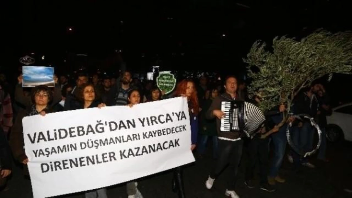 6 Bin Zeytin Ağacının Kesilmesi Kolin Şirketi Önünde Protesto Edildi
