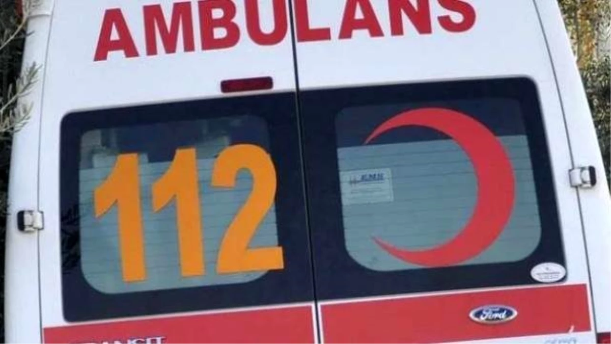 Adana\'da Devrilen Otomobildeki 3 Kişi Yaralandı