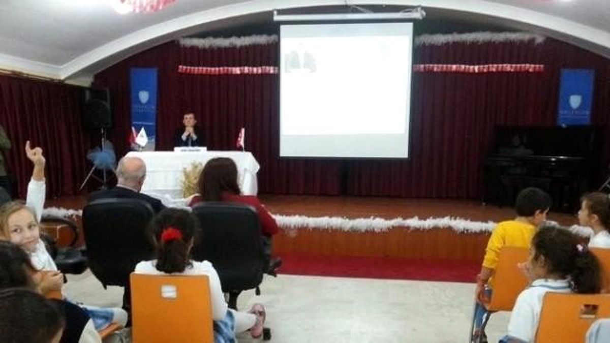 Çerkezköy\'de Başkan Akay, Gülerçin Kolejinin Kariyer Günlerine Katıldı