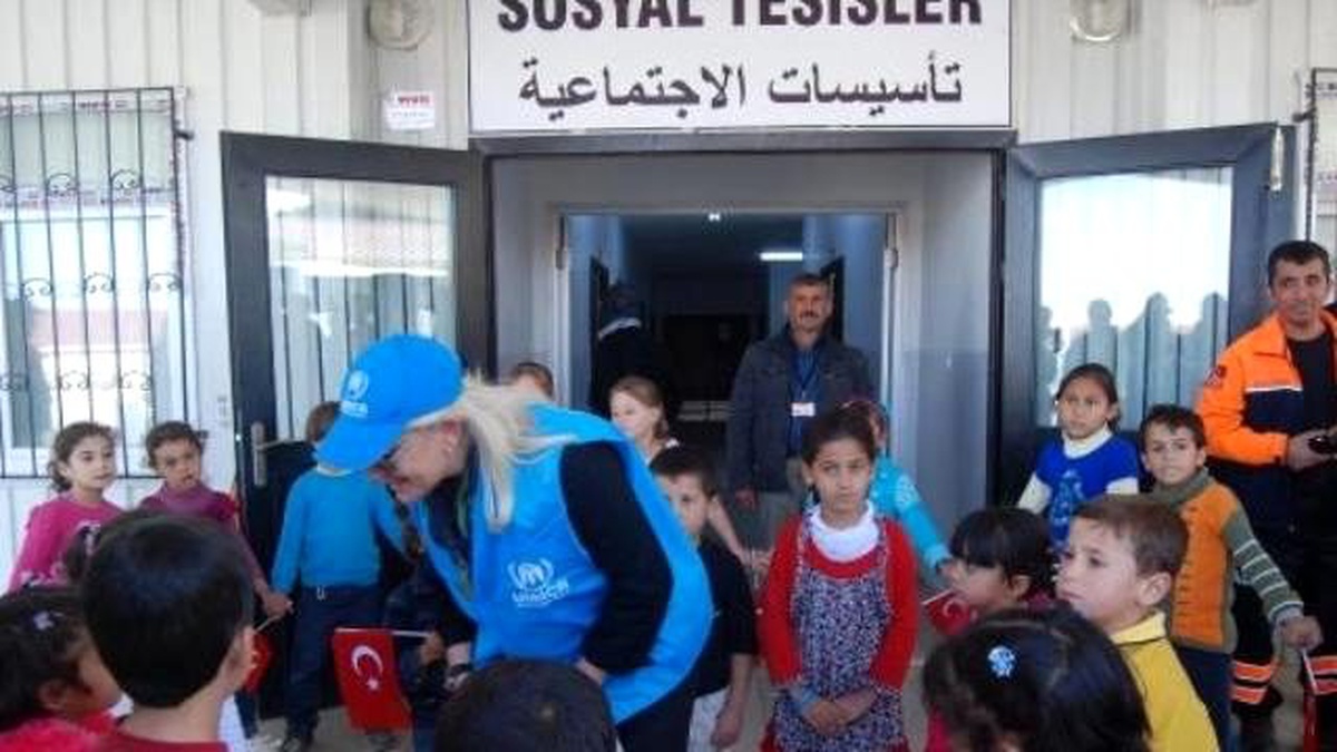 BM İyi Niyet Elçisi Ersoy\'dan Konteyner Kent Ziyareti