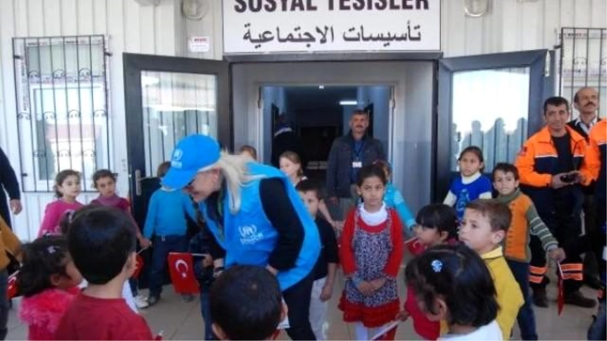 BM İyi Niyet Elçisi Muazzez Ersoy\'dan Suriyelilere Ziyaret