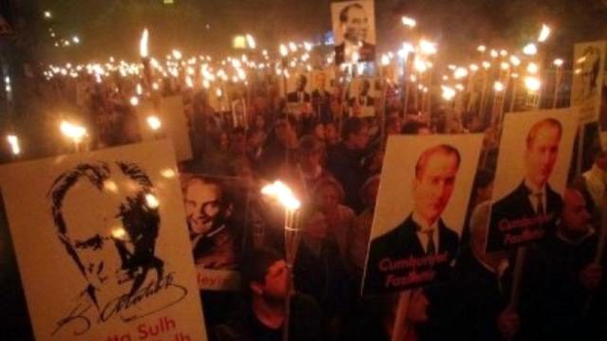 Çanakkale\'de "Ata\'ya Saygı" Yürüyüşü Düzenlendi