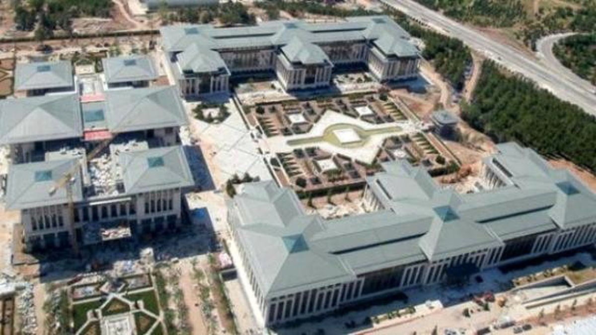 CHP\'li Öner, \'Cumhurbaşkanlığı Sarayı\'nda Yeraltı Kaçış Yolu Var Mı?\' Diye Sordu