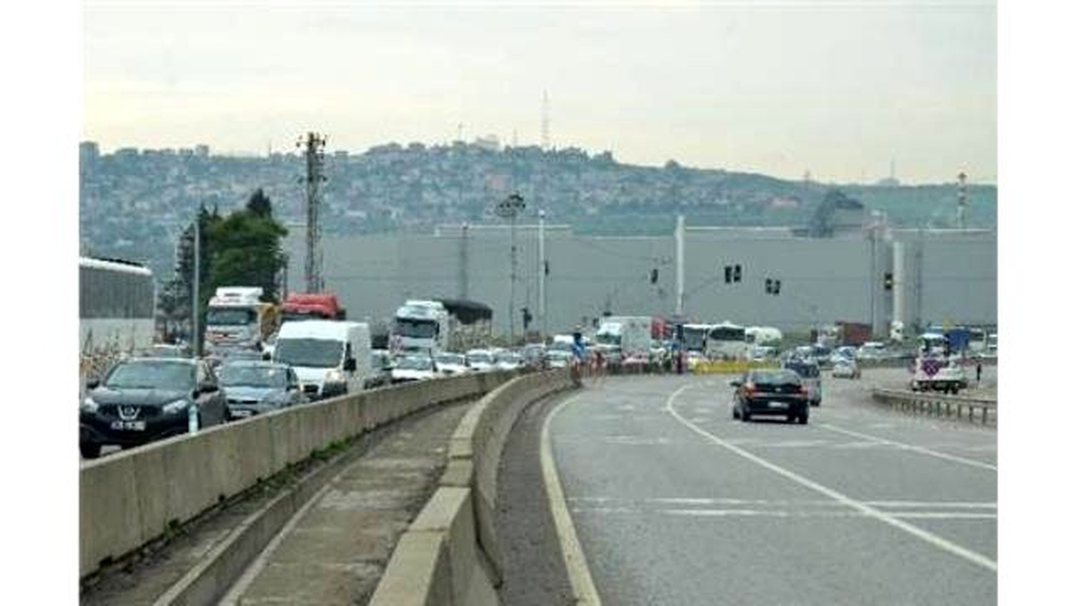 D-100 Karayolu Hereke Köprülü Kavşağı Trafiğe Kapatılacak