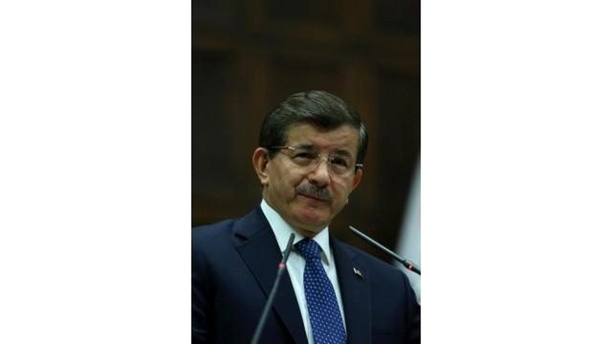 Davutoğlu: Provokasyon Yaparsanız Biz de Hak Ettiğiniz Mukabeleyi Gösteririz