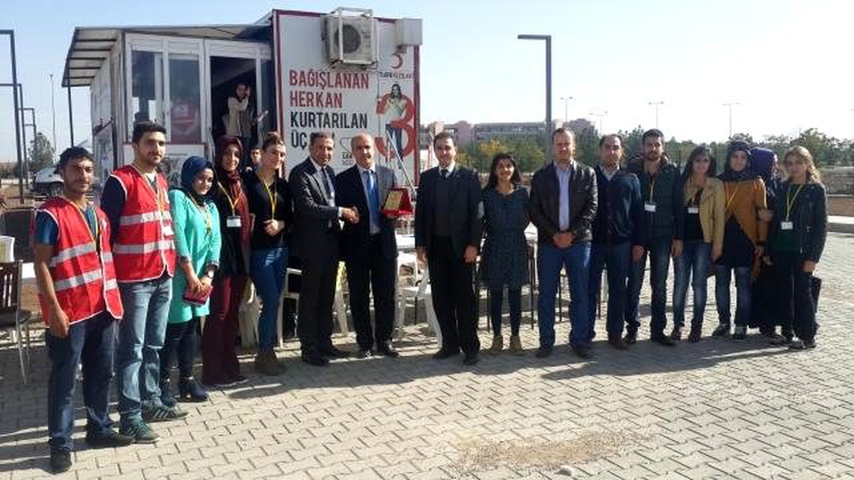 Dicle Üniversitesi\'nde Bir Kan Bir Fidan