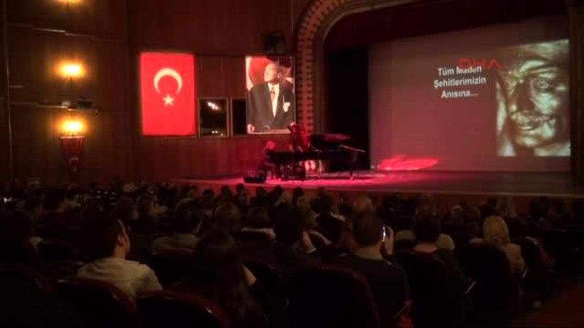 Dünyaca Ünlü Piyanist Uğurlu, Notalarıyla Ata\'yı Andı