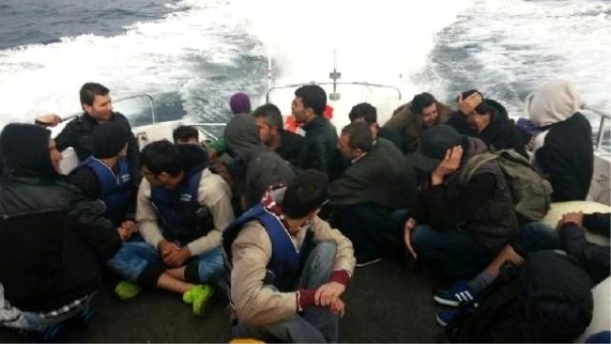 Ege\'de Üç Günde 67 Kaçak Göçmen Yakalandı
