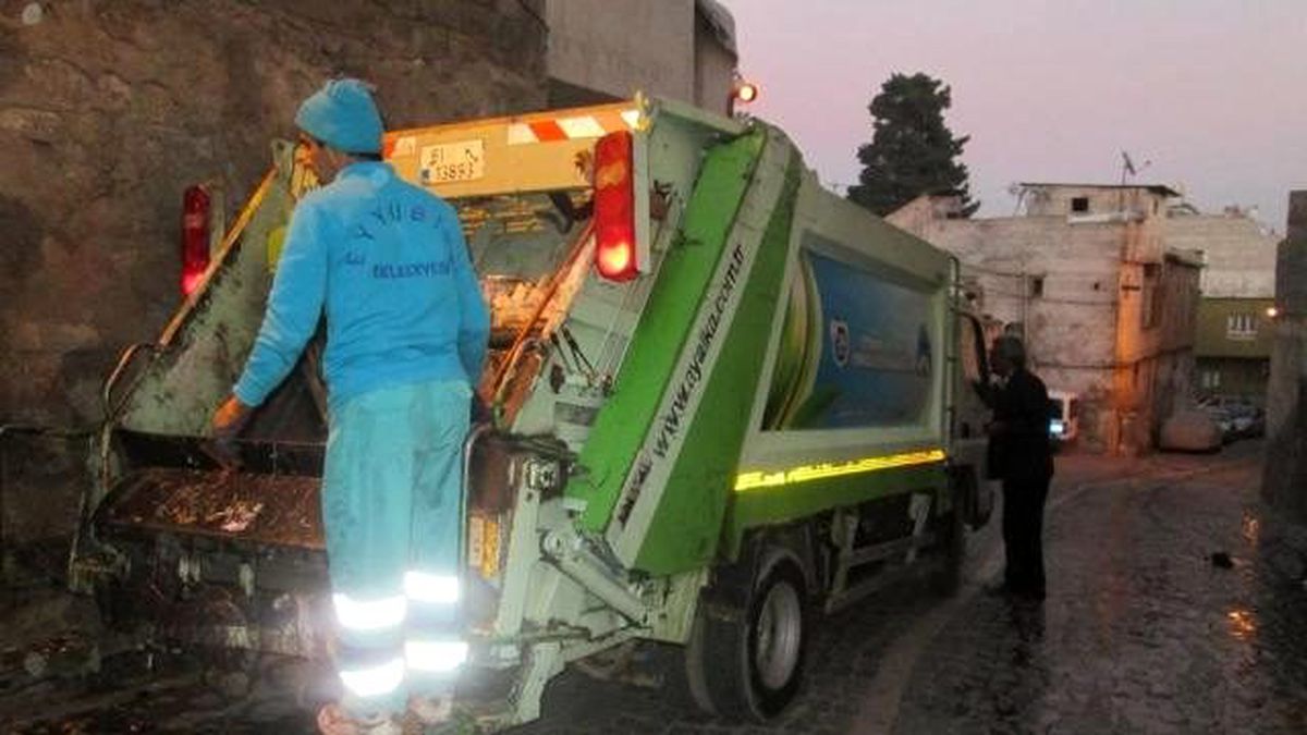 Eyyübiye Belediyesi Çöp Evi Temizledi
