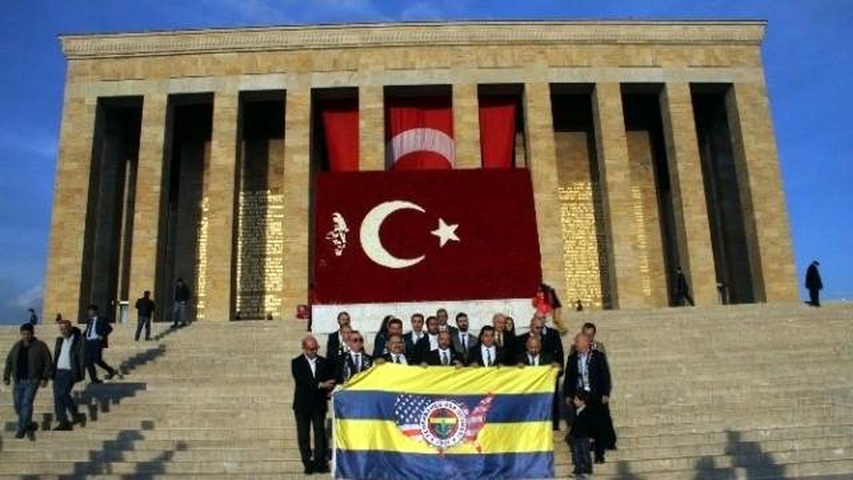 Fenerbahçe Usa Derneği\'den Anıtkabir\'e Ziyaret