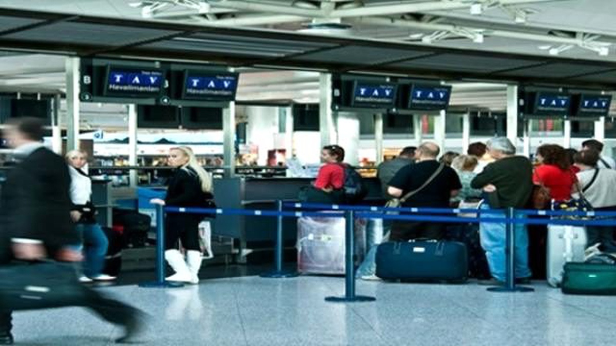 Havalimanını Mesken Tutan Yabancı Uyruklu Hırsızlar Yakalandı
