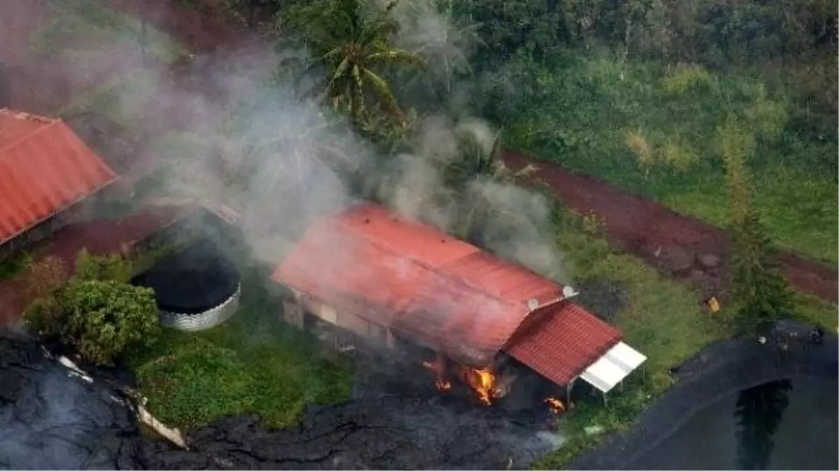 Hawaii'de Volkanik Patlamada Oluşan Lavlar Kentteki Bir Evi Yok Etti