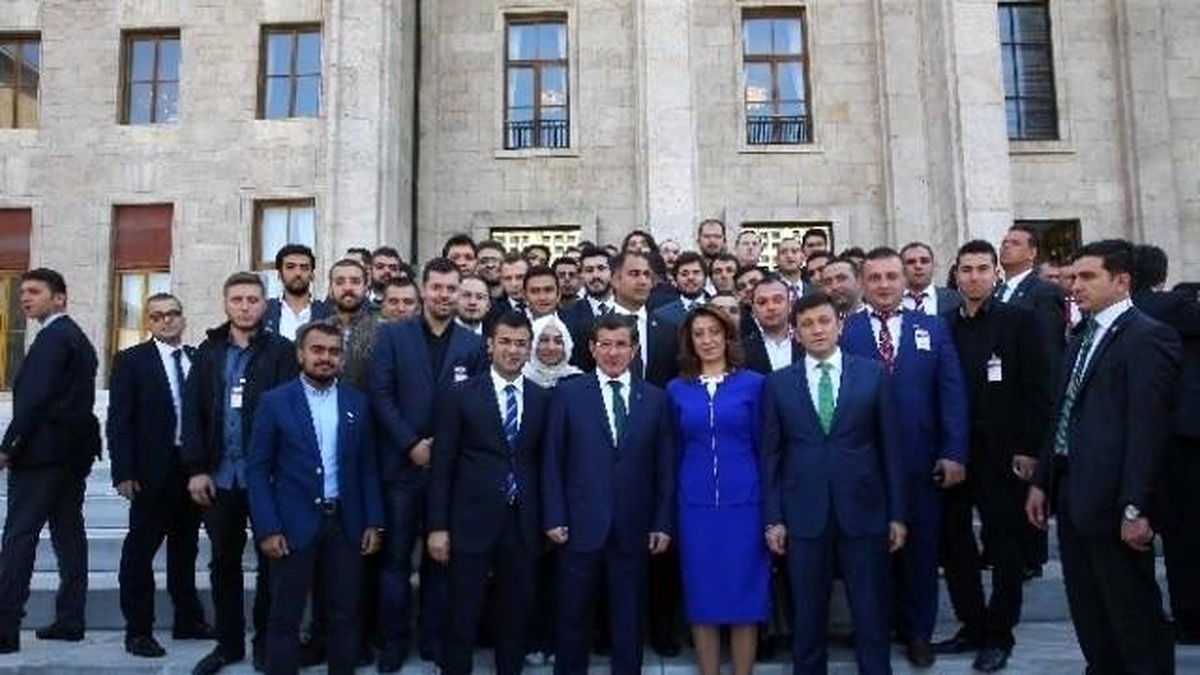 İzmir\'in AK Gençler\'i Ankara\'ya Çıkarma Yaptı