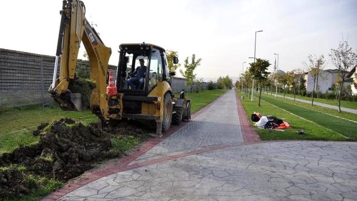 Kartepe\'de Akıllı Bisiklet İstasyonu\'nda Montaj Çalışması Başladı