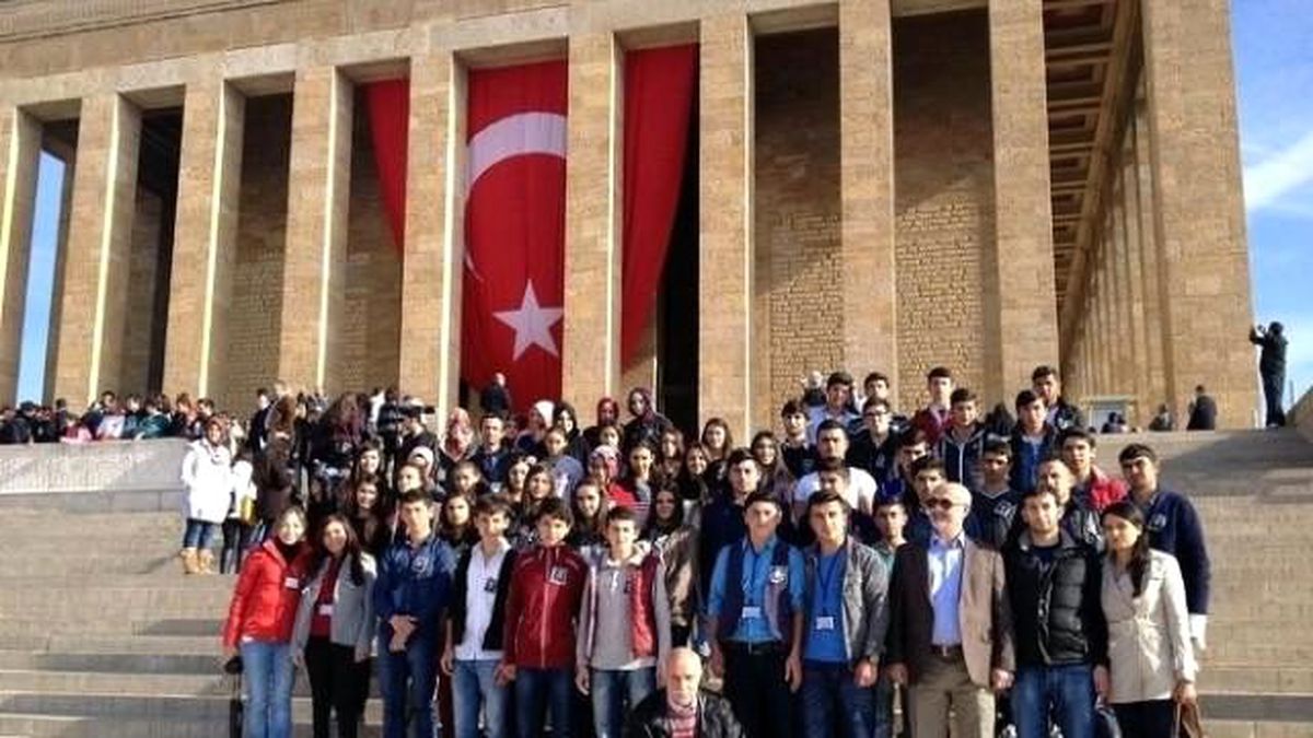 Koyulhisarlı Öğrenciler Anıtkabir\'i Ziyaret Etti