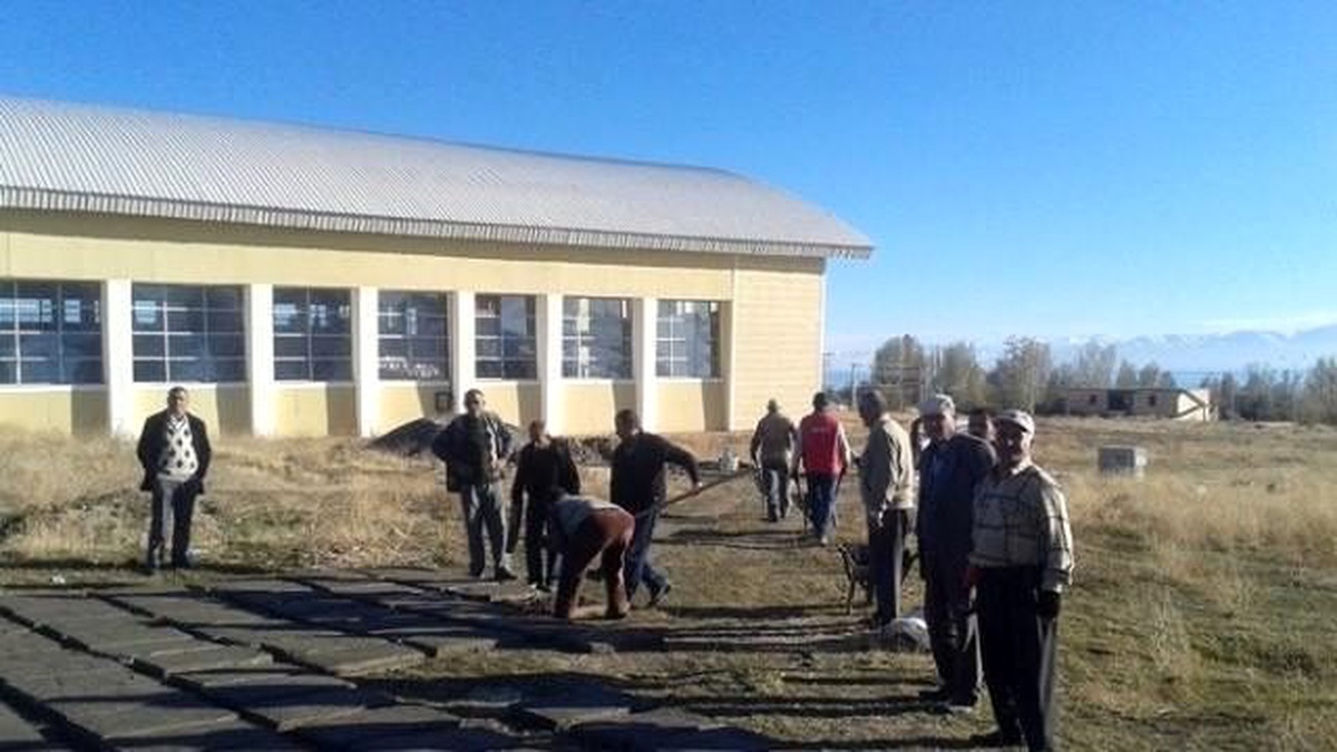 Mahalleli Mezarlıklar İçin Sal Taşı Yaptı