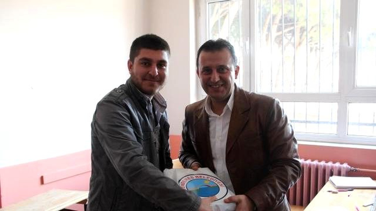 Menderes\'te Kurslar Başladı Kitaplar Dağıtıldı