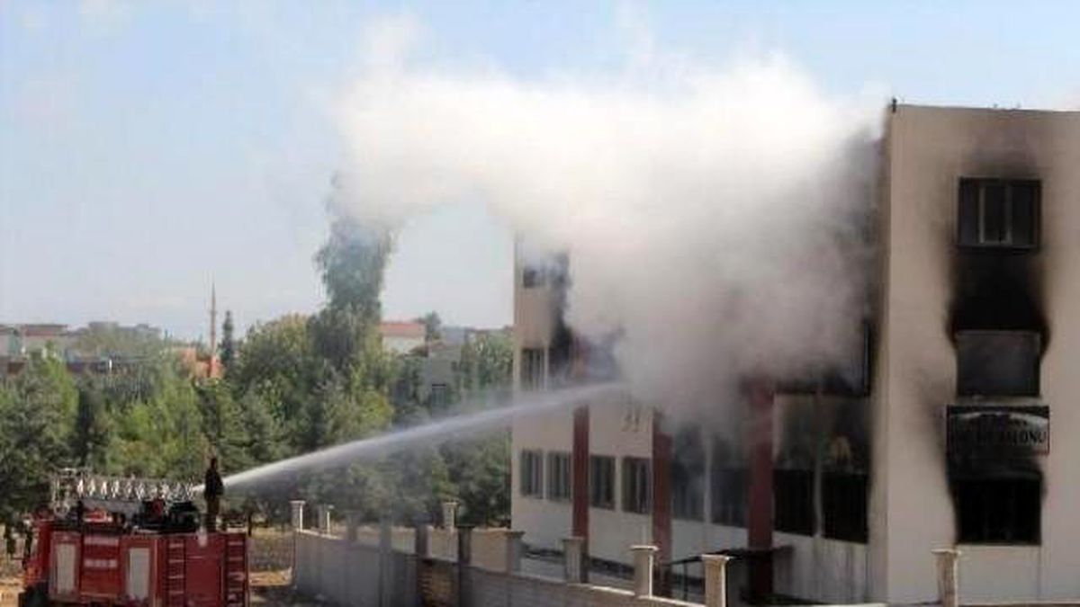 Nusaybin\'de Yurt Binası ile Banka Şubesine Molotoflu Saldırı