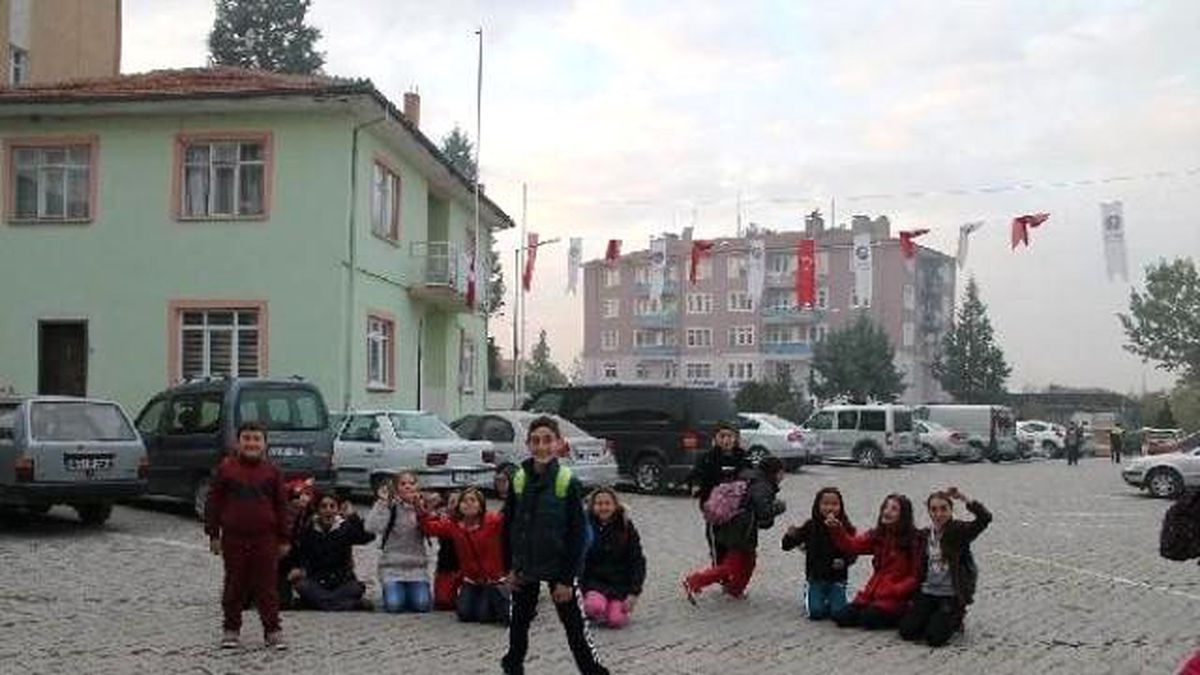 Ortaokul Öğrencilerinin \'Üşüyoruz\' Eylemi