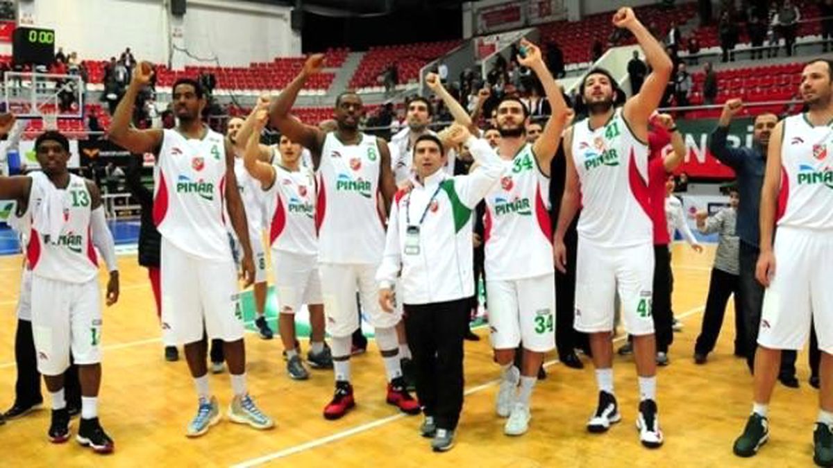 Pınar Karşıyaka Lider Kuban Önünde