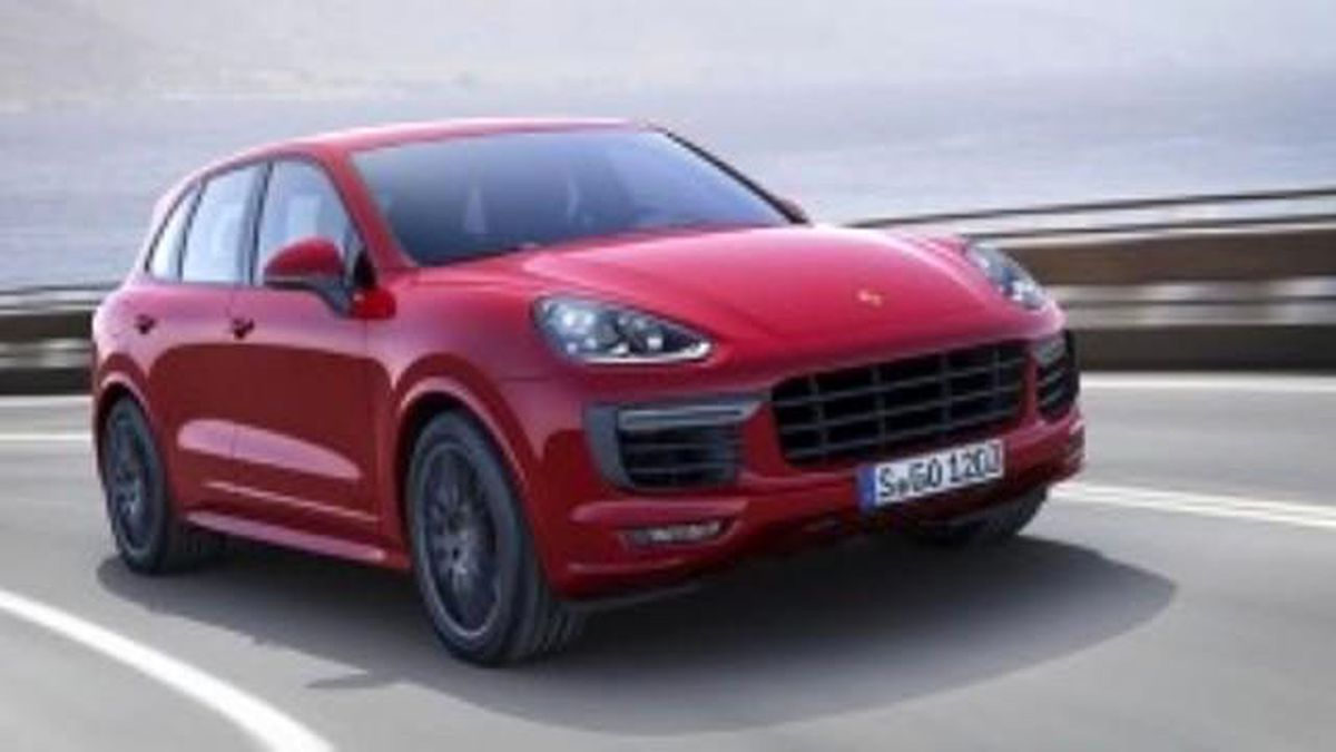 Porsche\'den Cayenne Ailesine İki Yeni Üye