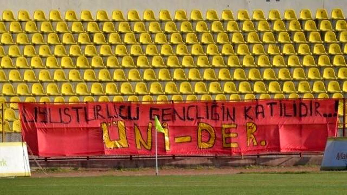 Taraftarlardan Anlamlı Pankart