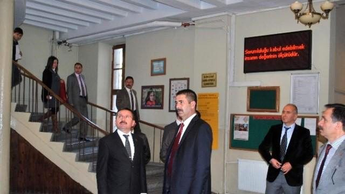 Vali Günaydın, Bilim ve Sanat Merkezini Ziyaret Etti