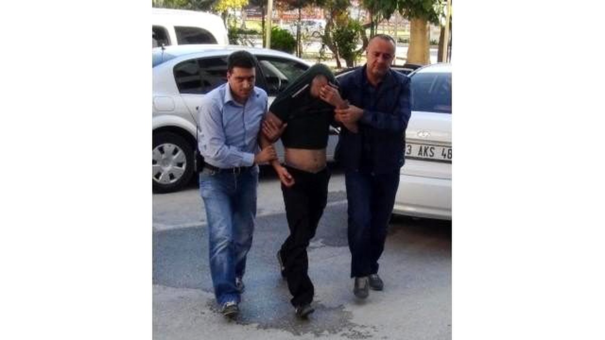 Mersin\'de Yakalanacağını Anlayan Hırsızlık Zanlısı İntihara Kalkıştı