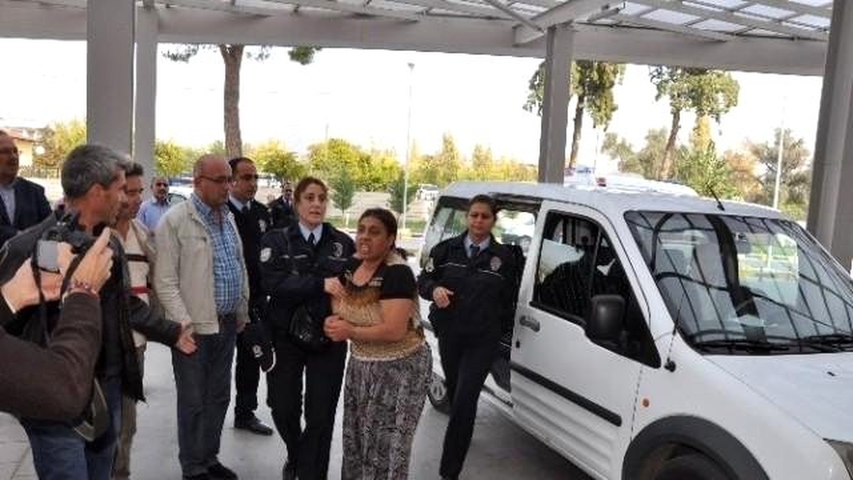 22 Yıl Hapis Cezasıyla Aranan Kadın Polislere Zor Anlar Yaşattı