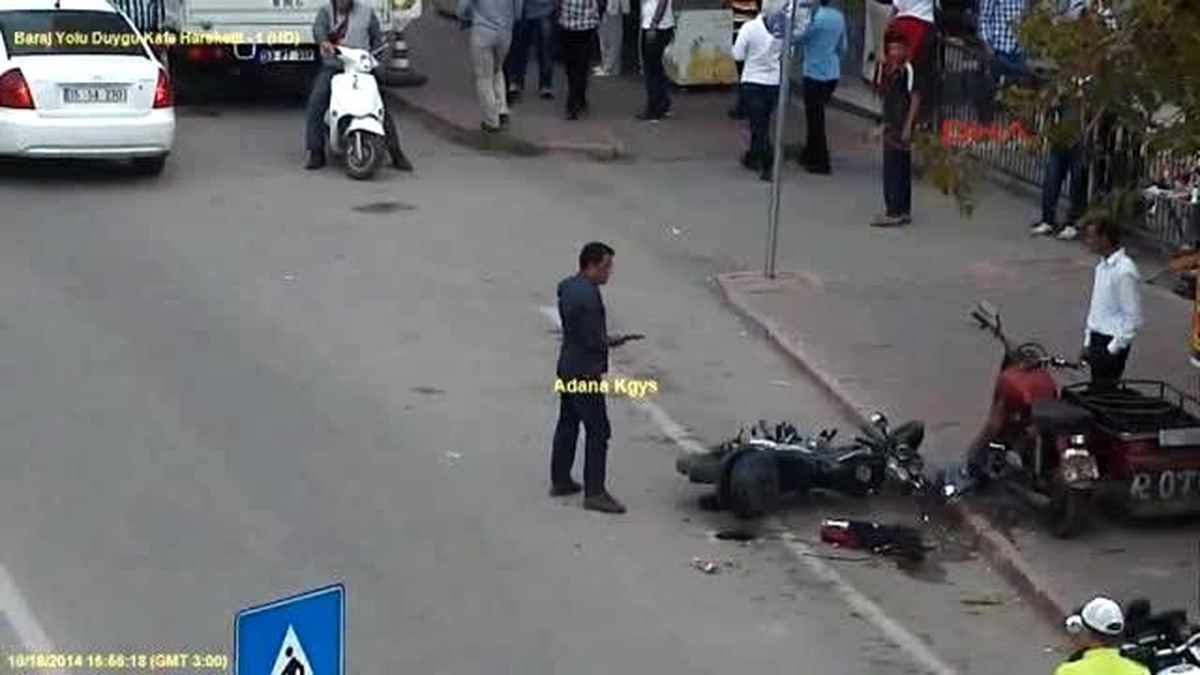 Polise Bıçakla Saldırının Görüntüleri Ortaya Çıktı