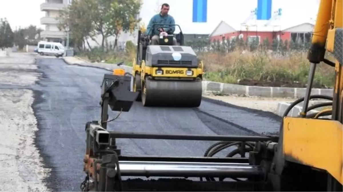 Altınova Mahallesi\'nde Asfaltlama Çalışmaları Devam Ediyor