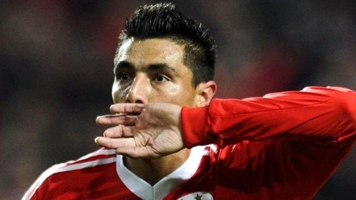 Oscar Cardozo Benfica\'yı Unutamıyor