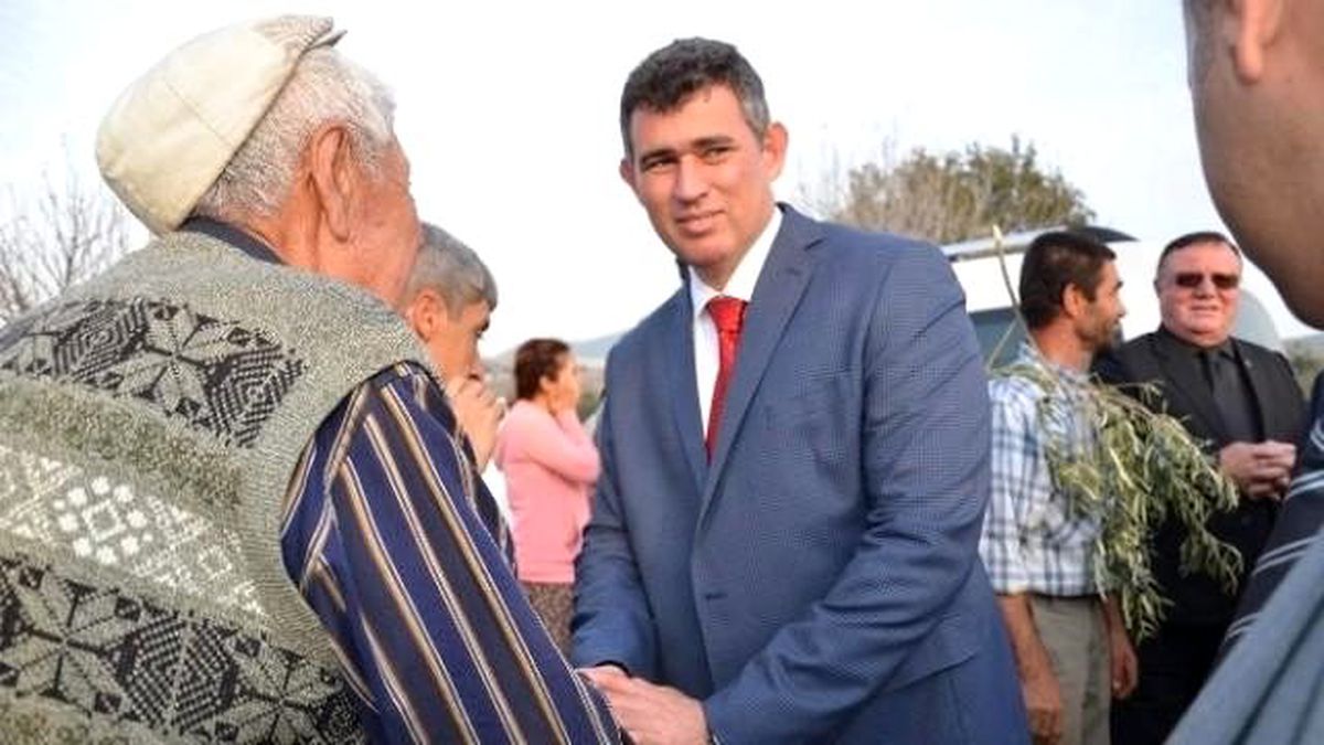 Baro Başkanı Feyzioğlu, Köylülerle Birlikte Zeytin Ağacı Dikti