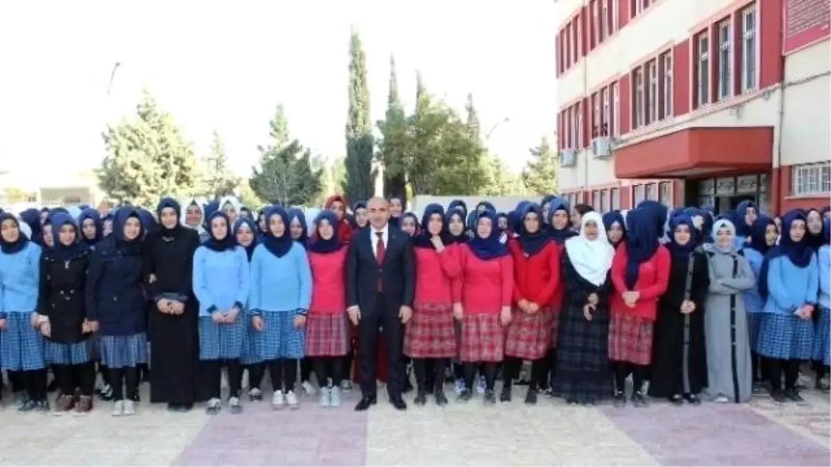 Kilis Belediye Başkanı Kara, Kız İmam Hatip Lisesini Ziyaret Etti