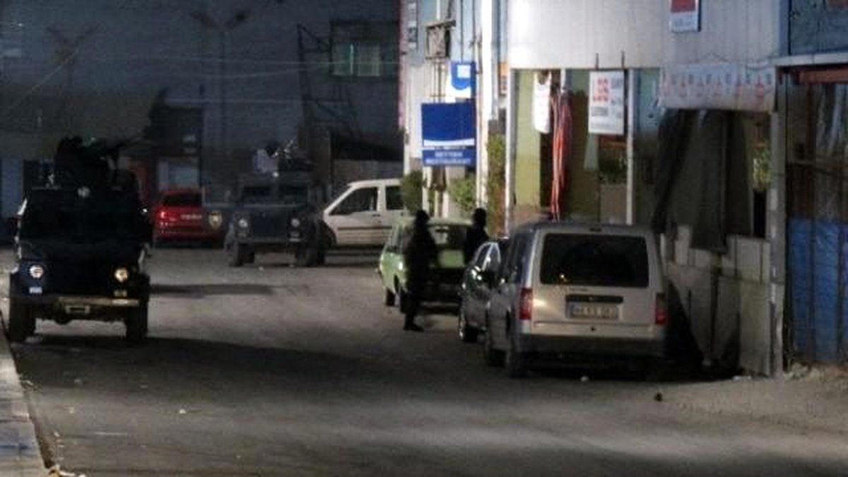 Dernek Lokallerine Asayiş Şubesinden Özel Harekatlı Baskın