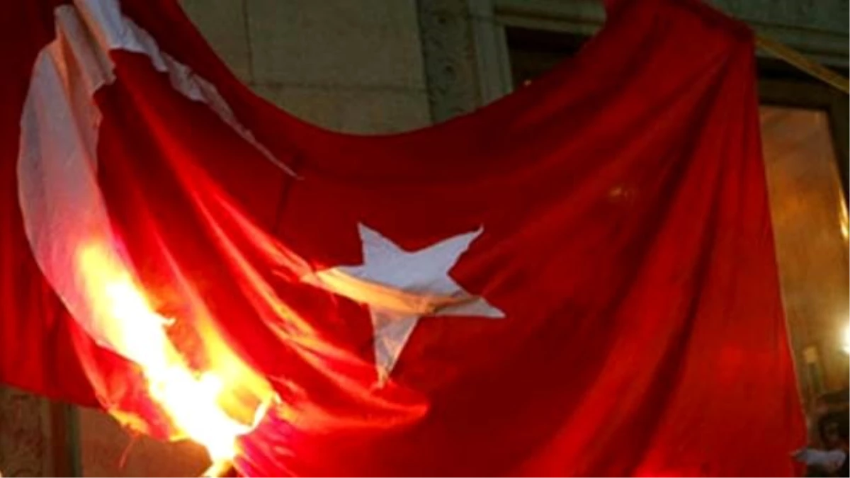 Genelkurmay: 10 Kasım\'da Adana\'da Türk Bayrağı Yakıldı