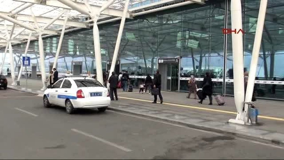 İzmir\'de Hava Ulaşımına Sis Engeli
