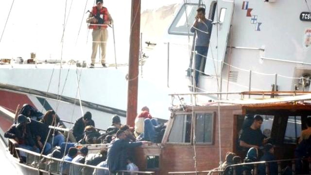 Kaptanın Terk Ettiği Kaçakları Sahil Güvenlik Kurtardı