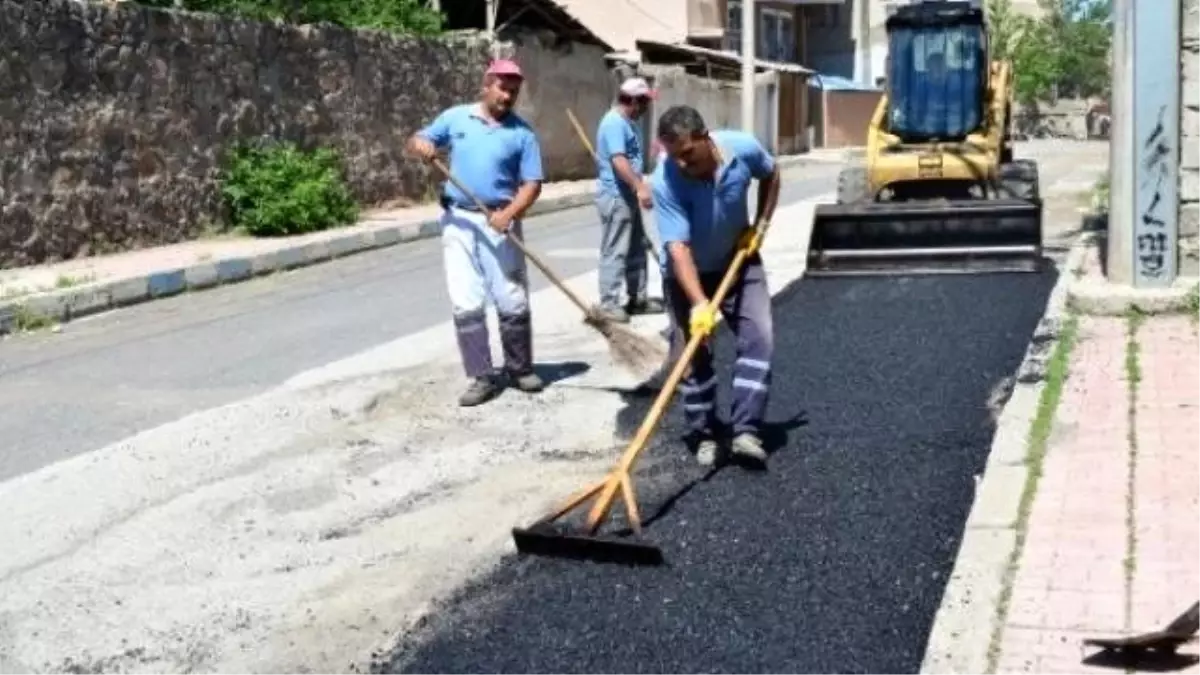 Yakutiye Belediye Başkanı Korkut Asfalt Çalışmasını İnceledi