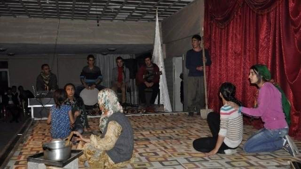 Yezidiler İçin Tiyatro Gösterisi