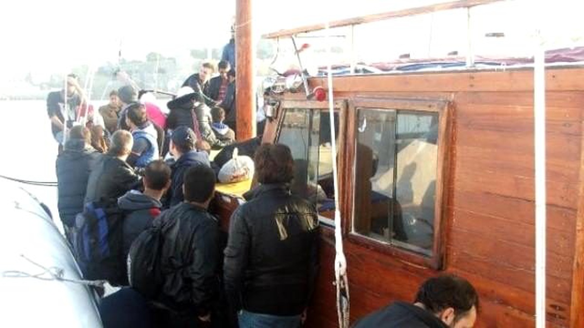 Yunan Sahil Güvenliği, Kaçakları Türk Sularına Bırakıyor