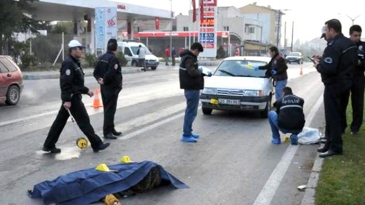 Annesi Kazada Ölen Polis Kendini Yere Atıp Ağladı