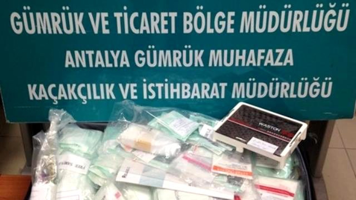 Antalya Havalimanında Tıbbi Cihaz Operasyonu