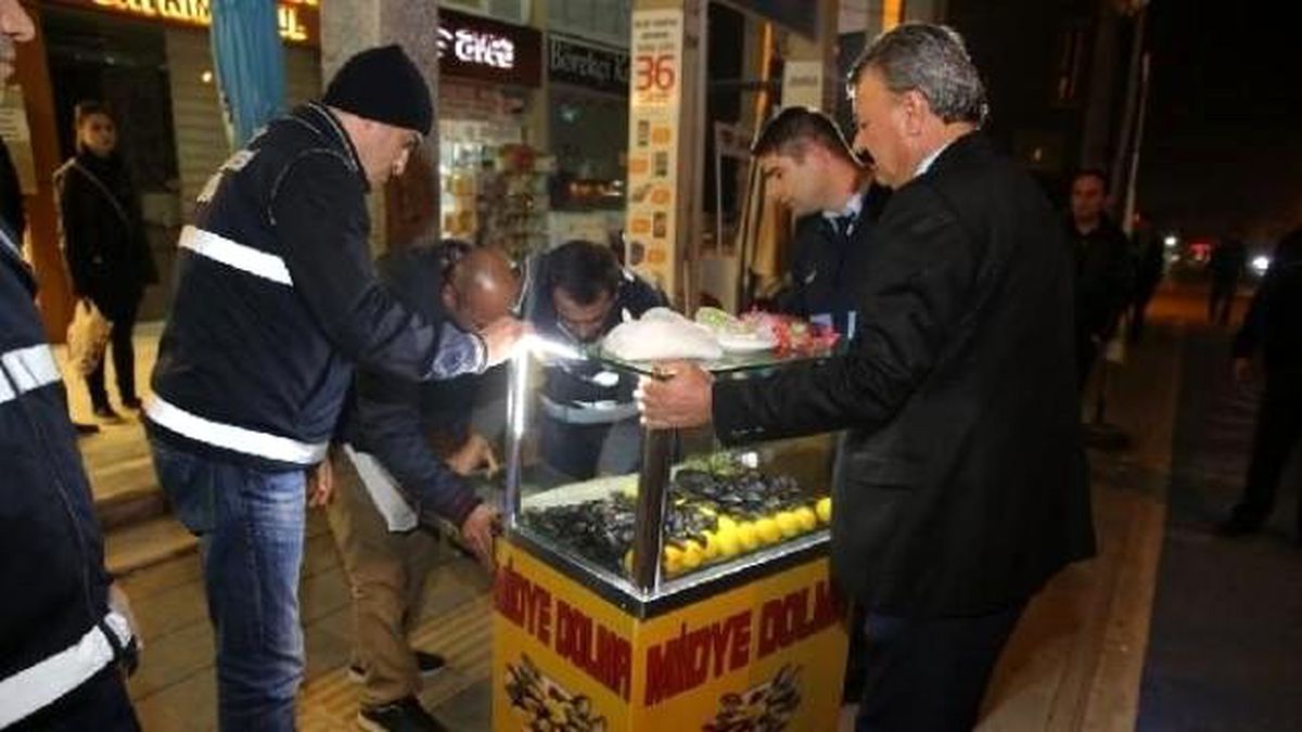 Bursa\'da Seyyar Satıcılara Gece Yarısı Baskını