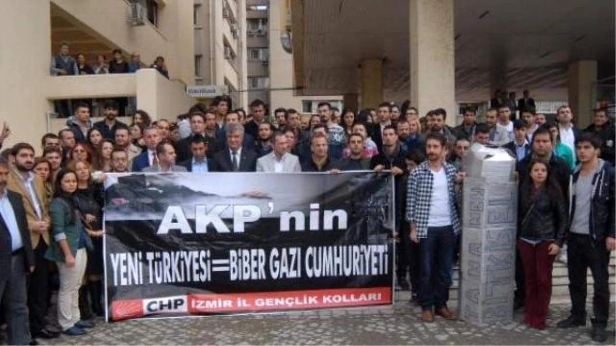 CHP\'li Gençlerden Biber Gazı Protestosu