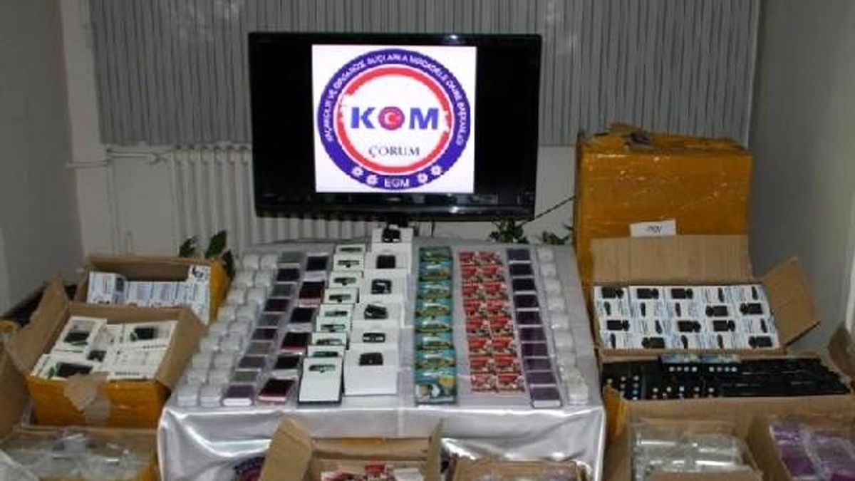 Çorum\'da Kaçak Elektronik Eşya ve Sigaraya 2 Gözaltı